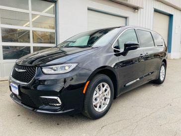  New 2025 Chrysler Pacifica Select
